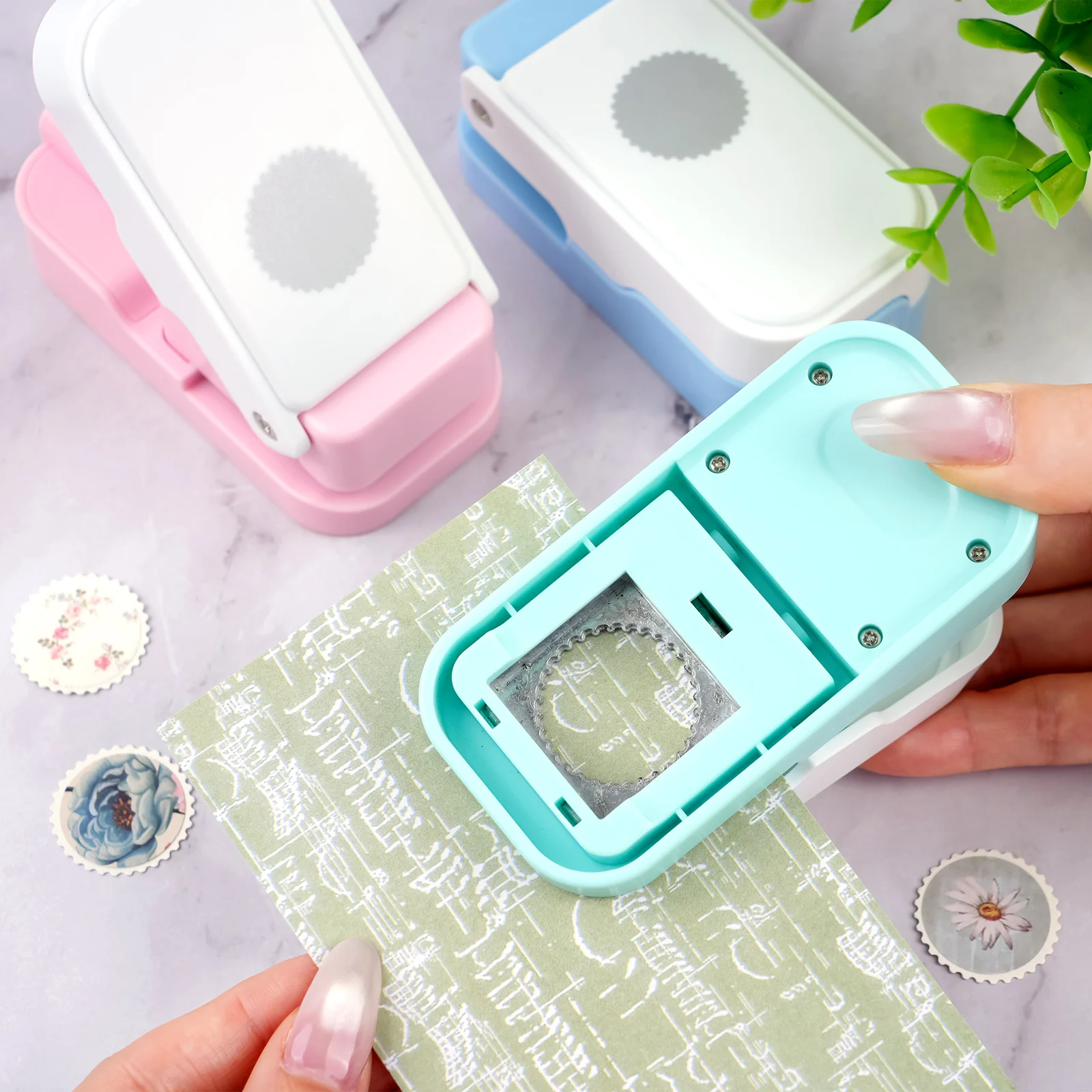Layering Postage Stamp Circle  - Scrapbooking recension och pris